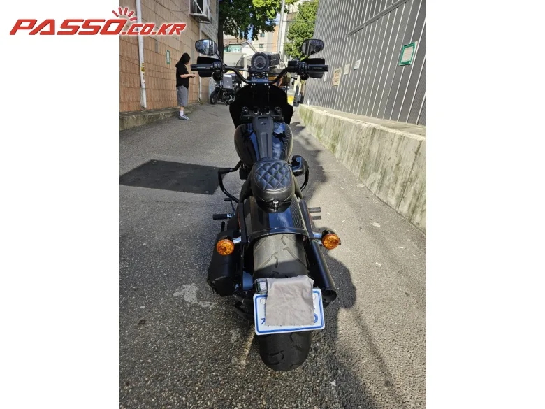 할리데이비슨 소프테일 로우라이더 S 2022 네이비 사진 3