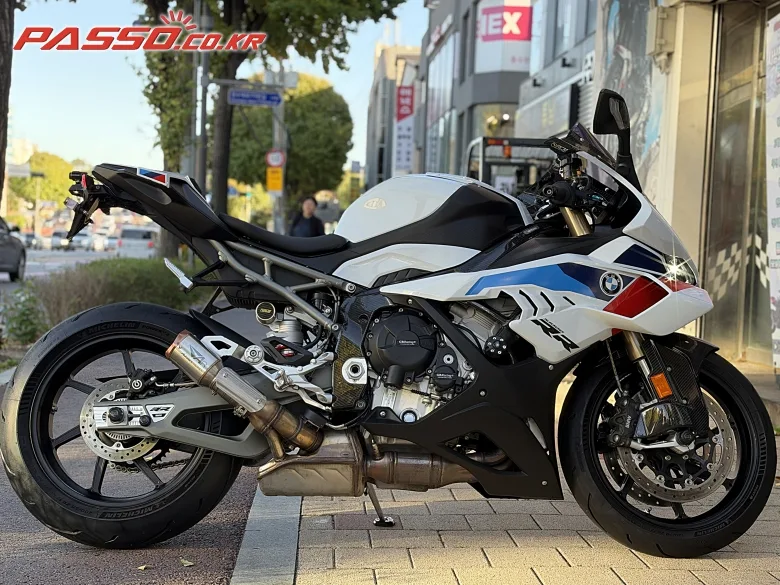 BMW S 1000 RR 2025 화이트 사진 1
