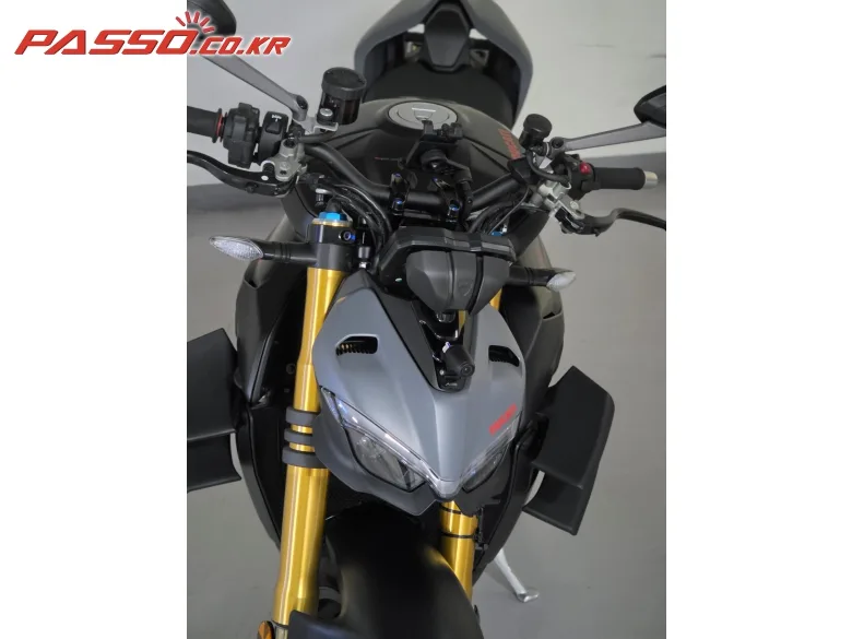두카티 스트리트파이터 V4 S 2024 블랙 사진 5