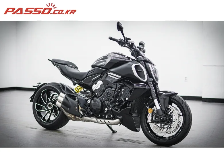 두카티 디아벨 V4 2024 블랙 사진 8