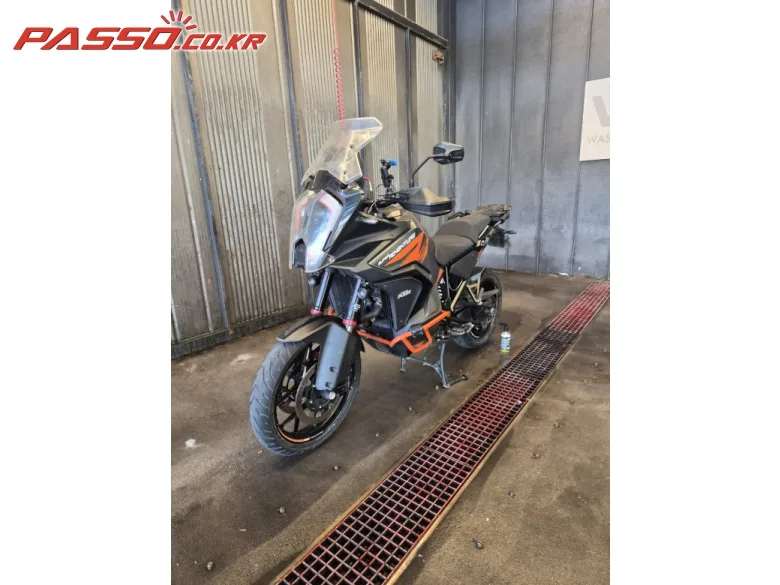 KTM 1290 슈퍼 어드벤쳐 S 2021 오렌지 사진 2
