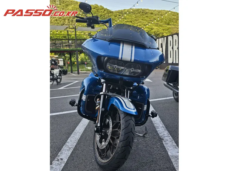 할리데이비슨 로드 글라이드 ST 2024 블루 사진 3