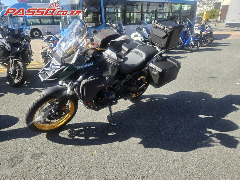 BMW R 1300 GS 어드벤쳐 2026 블랙 사진 2