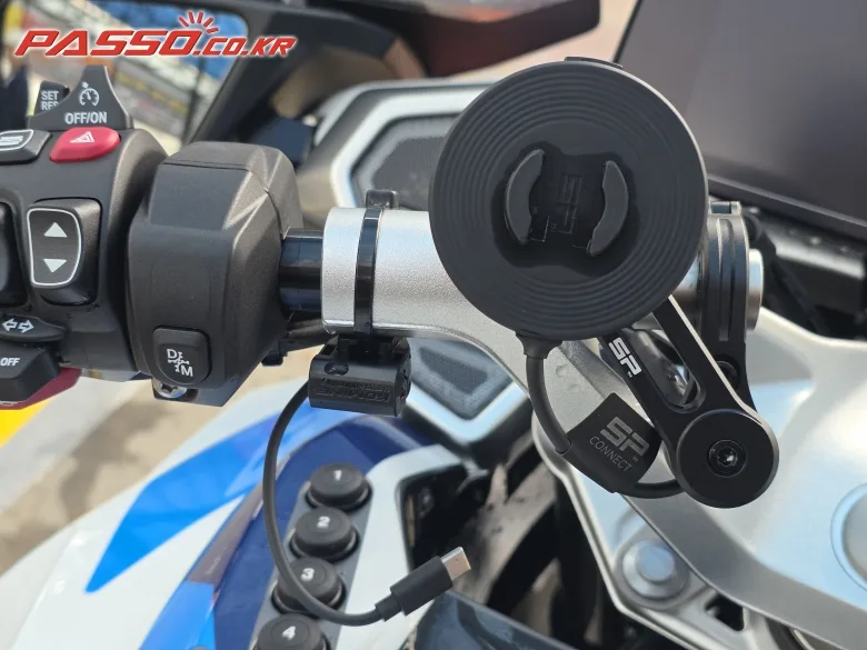 BMW R 1300 RT 2026 블랙 사진 4