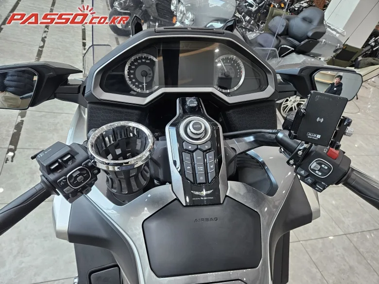 혼다 골드윙 투어 DCT 에어백 2023 실버 사진 4