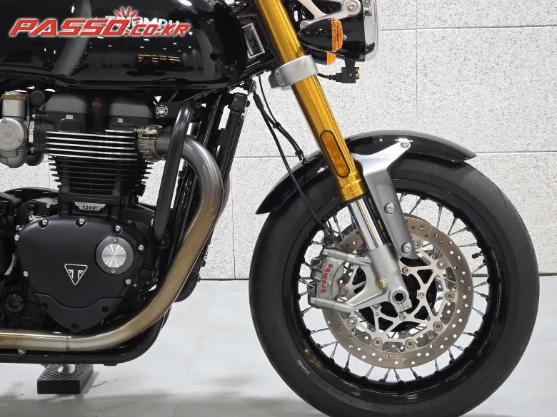 트라이엄프 트럭스턴 RS 2020 블랙 사진 3