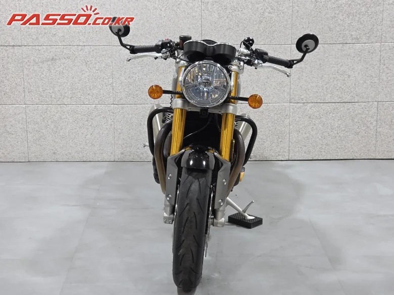 트라이엄프 트럭스턴 RS 2020 블랙 사진 6