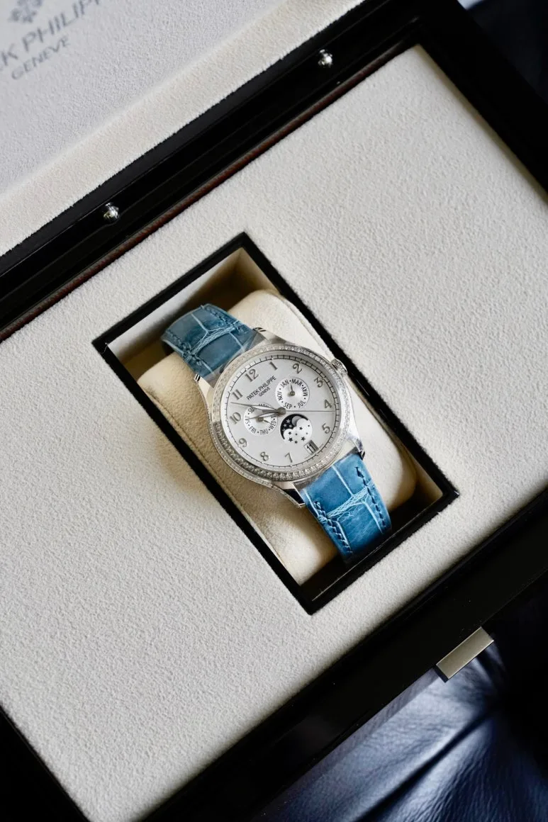 파텍필립 애뉴얼캘린더 38mm 화이트골드 Ref. 4947G-010 2024
