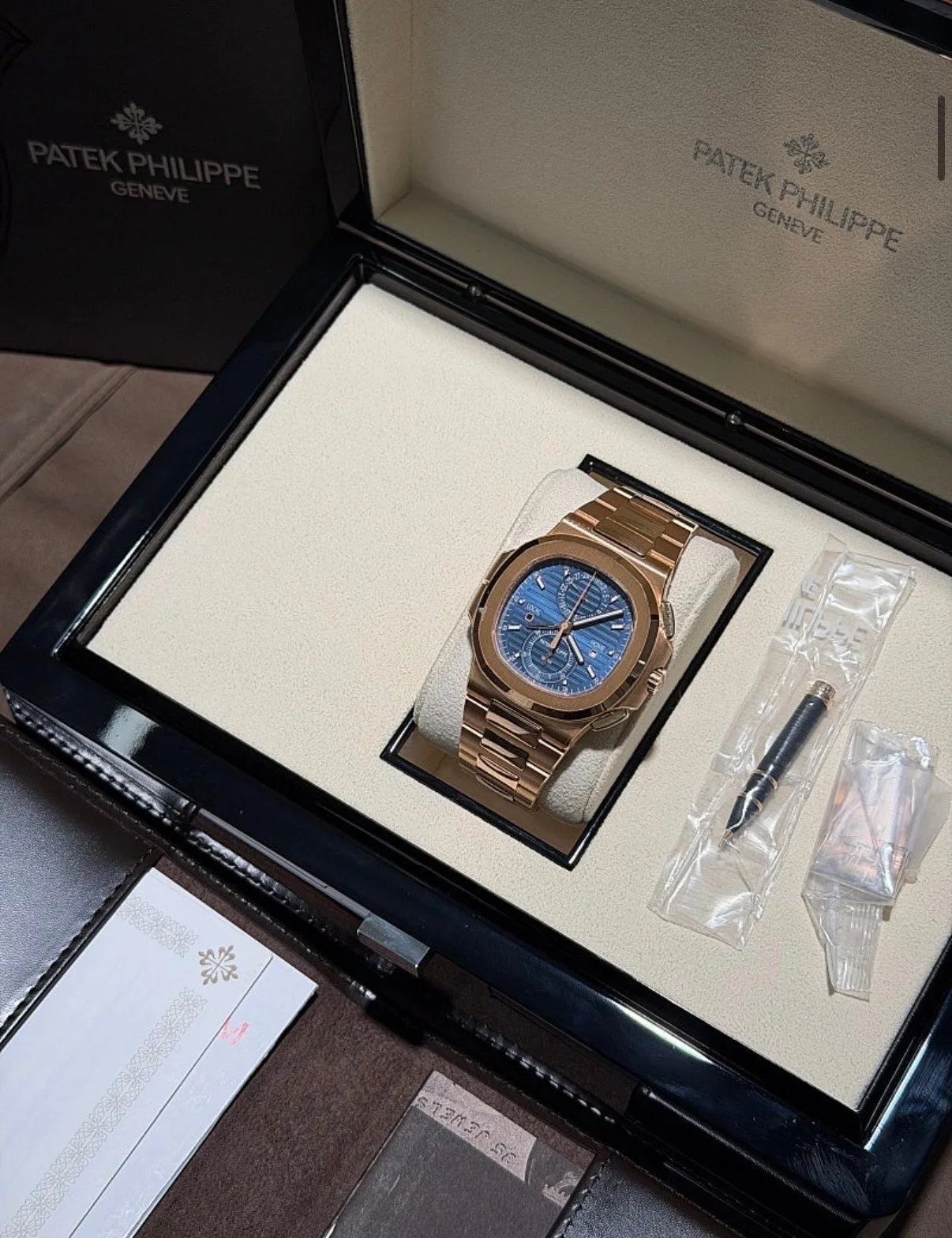 파텍필립 노틸러스 5990 트래블 타임 크로노 로즈골드 18k 금통 2024