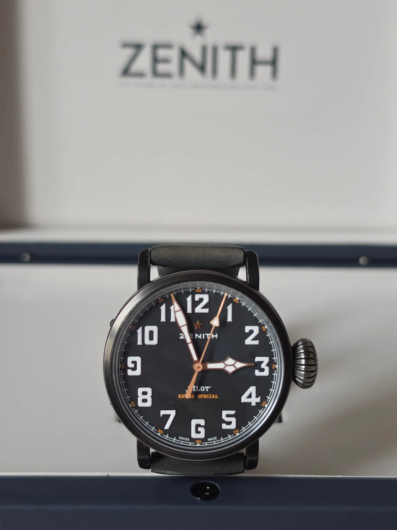 제니스 파일럿 타입20 스틸 블랙 45mm 2023