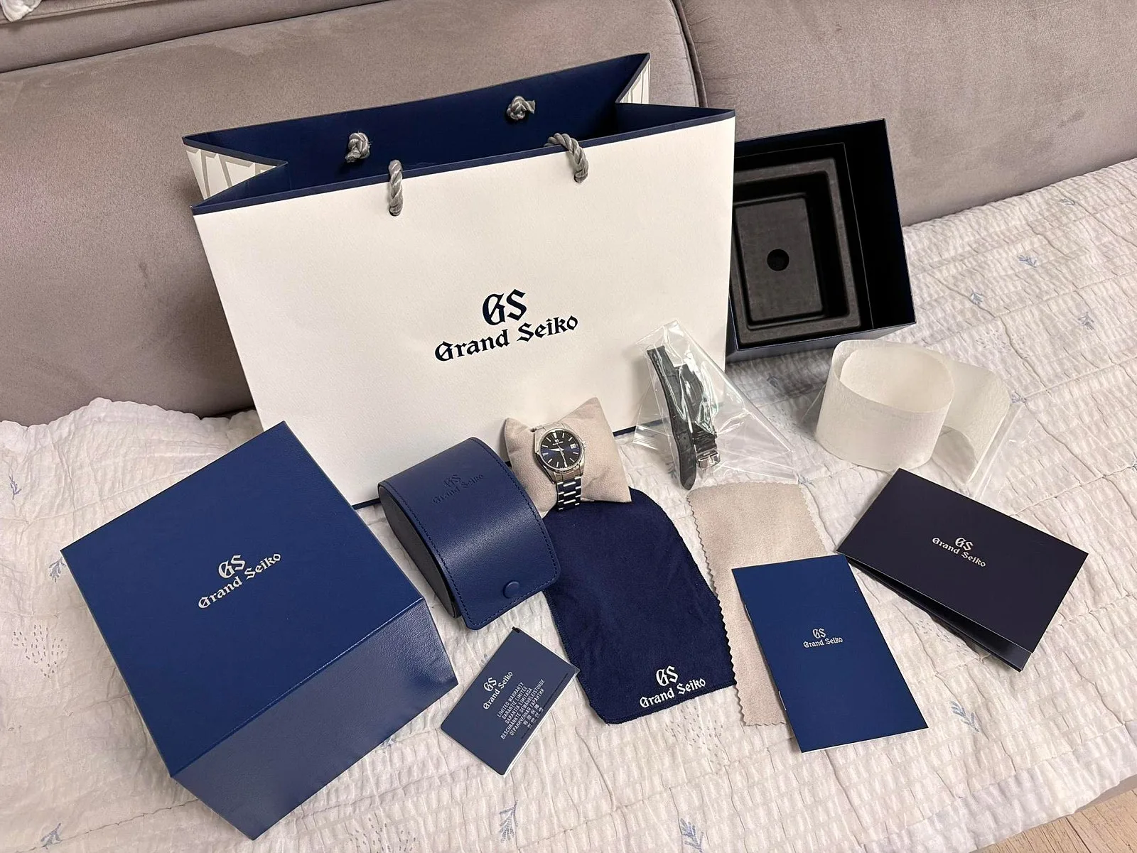 그랜드세이코 쿼츠 블루 40미리 SBGP013 2026