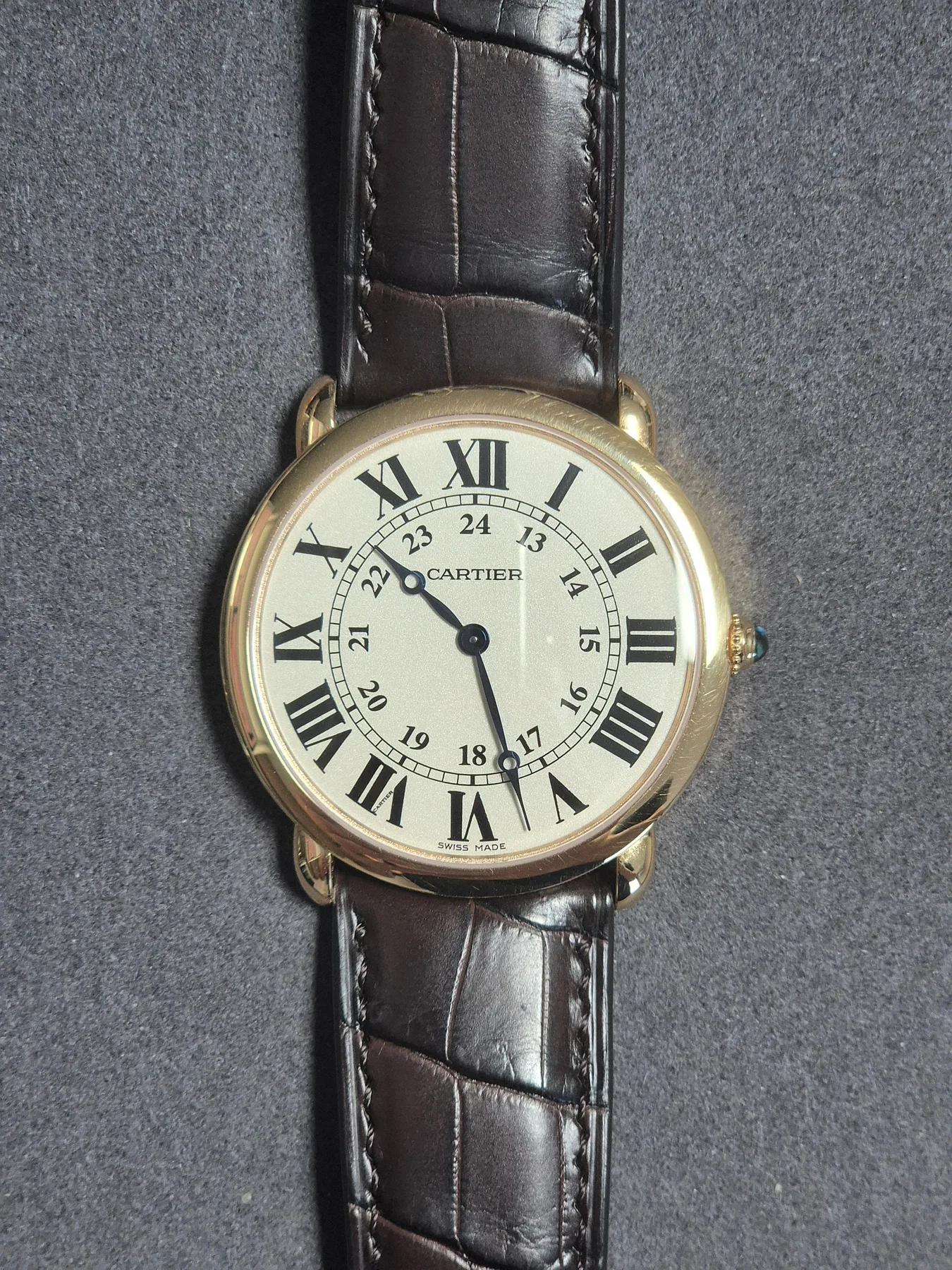 까르띠에 롱드루이 36mm 금통 2016
