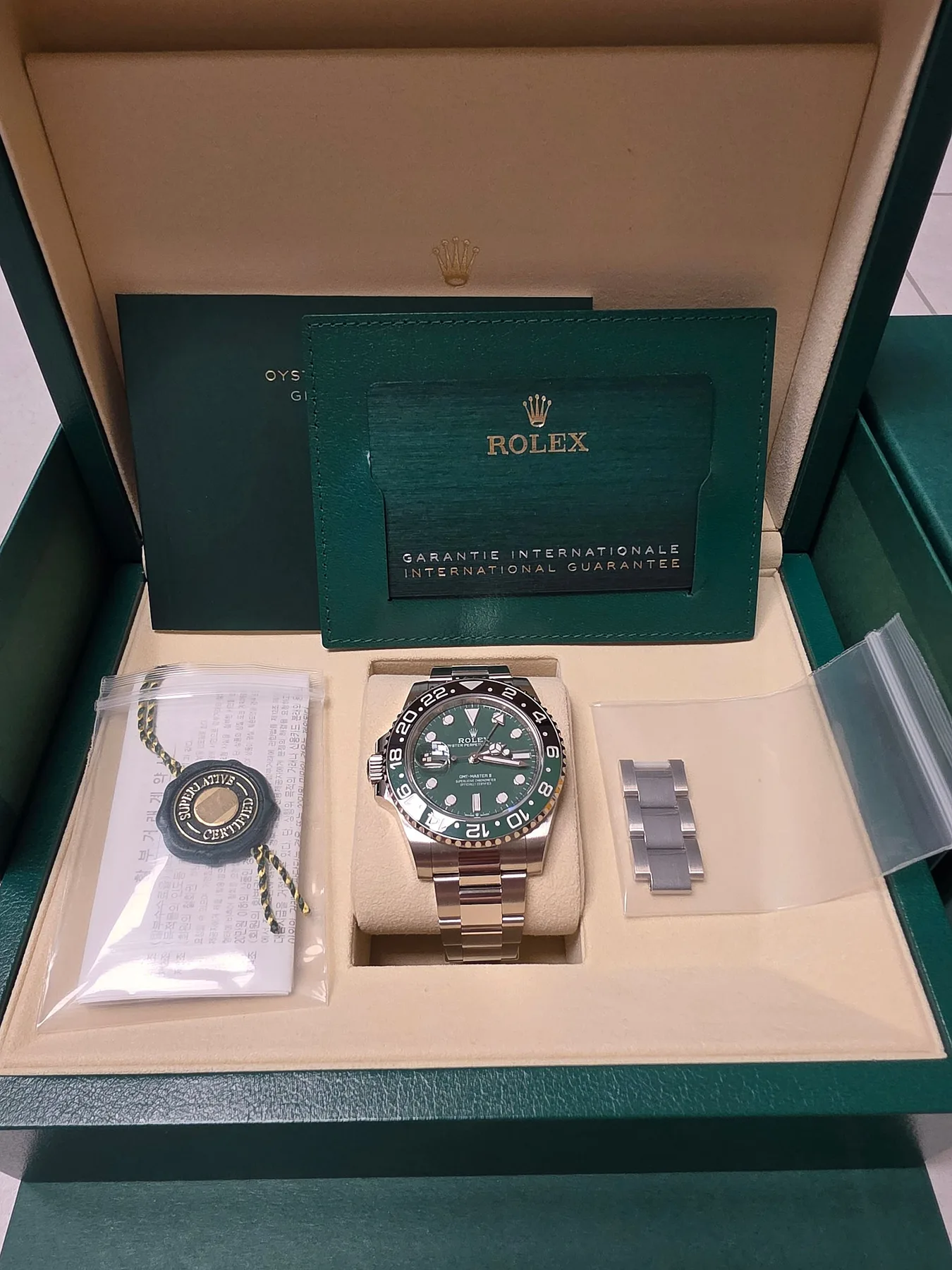 롤렉스 GMT 마스터 II 스프라이트 화이트골드 그린세라믹 2026