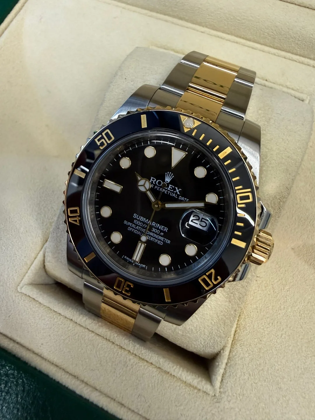 롤렉스 서브마리너 데이트 흑콤 40mm 2015