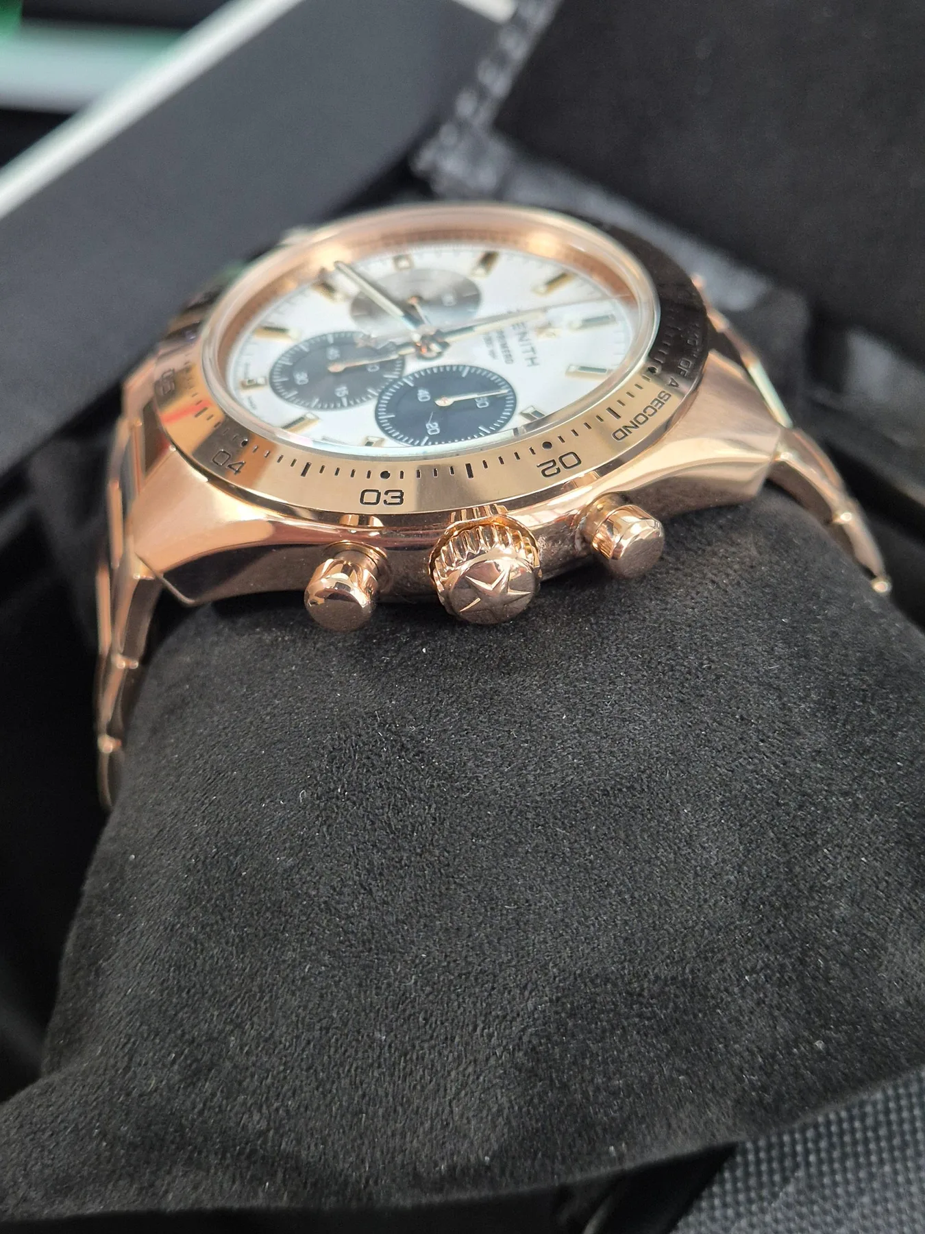 제니스 엘프리메로 크로노마스터 스포츠 금통 41mm 사진 3