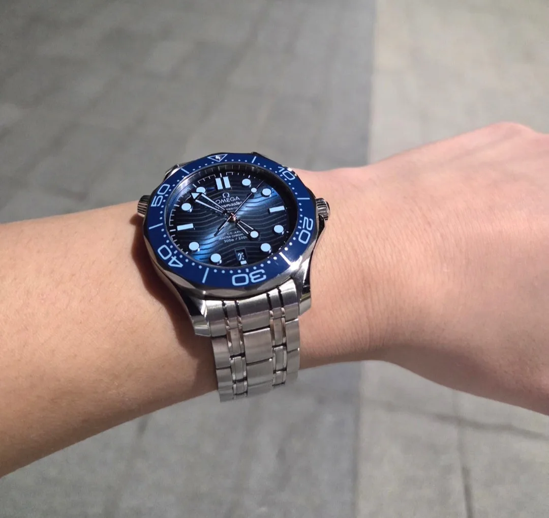 오메가 씨마스터 다이버 300 썸머블루 42mm 2023 사진 3