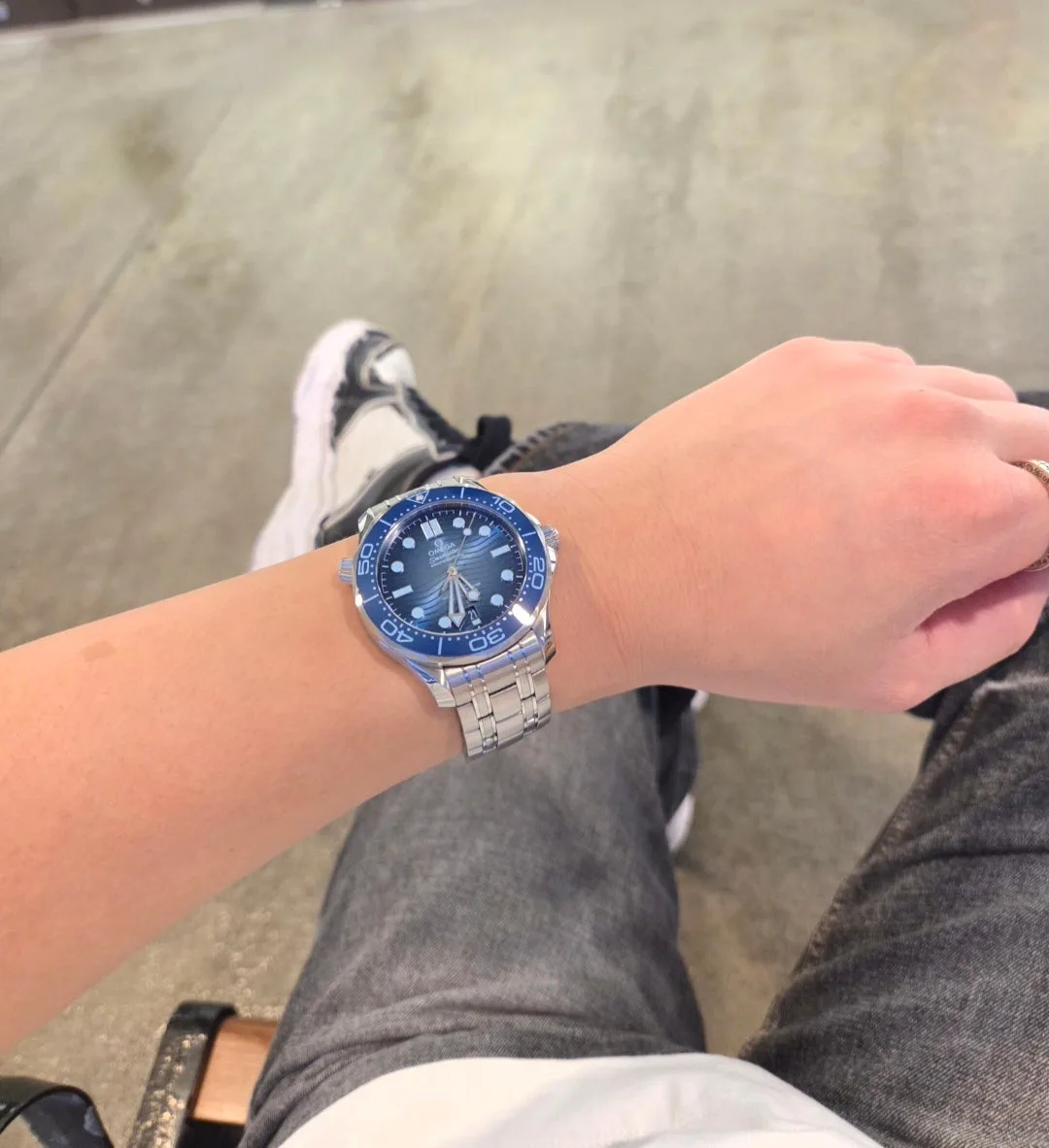 오메가 씨마스터 다이버 300 썸머블루 42mm 2023 사진 5
