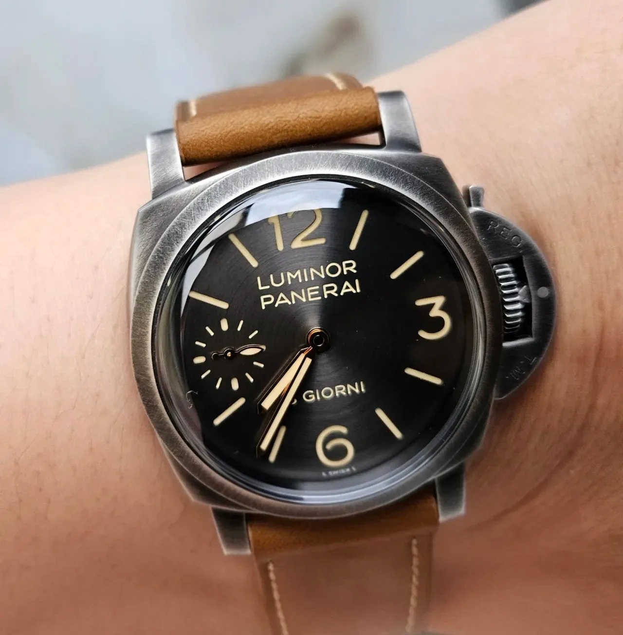 파네라이 루미노르 PAM01733 44mm 2026