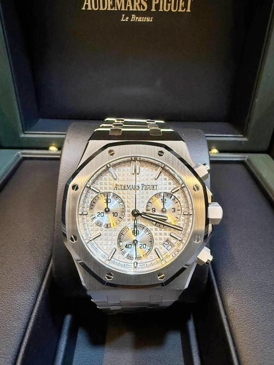 오데마피게 로열오크 26240 스틸 화이트 41mm 2026 사진 1
