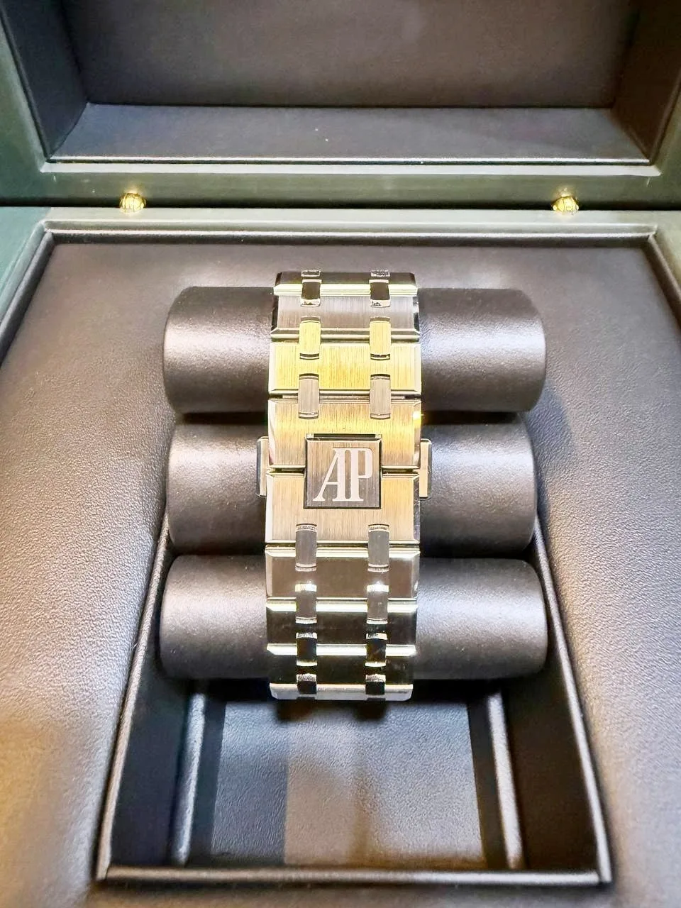 오데마피게 로열오크 26240 스틸 화이트 41mm 2026 사진 4