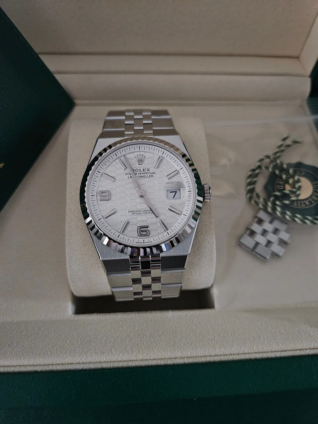 롤렉스 랜드드웰러 40mm 스틸 흰판 127334 2026 사진 2