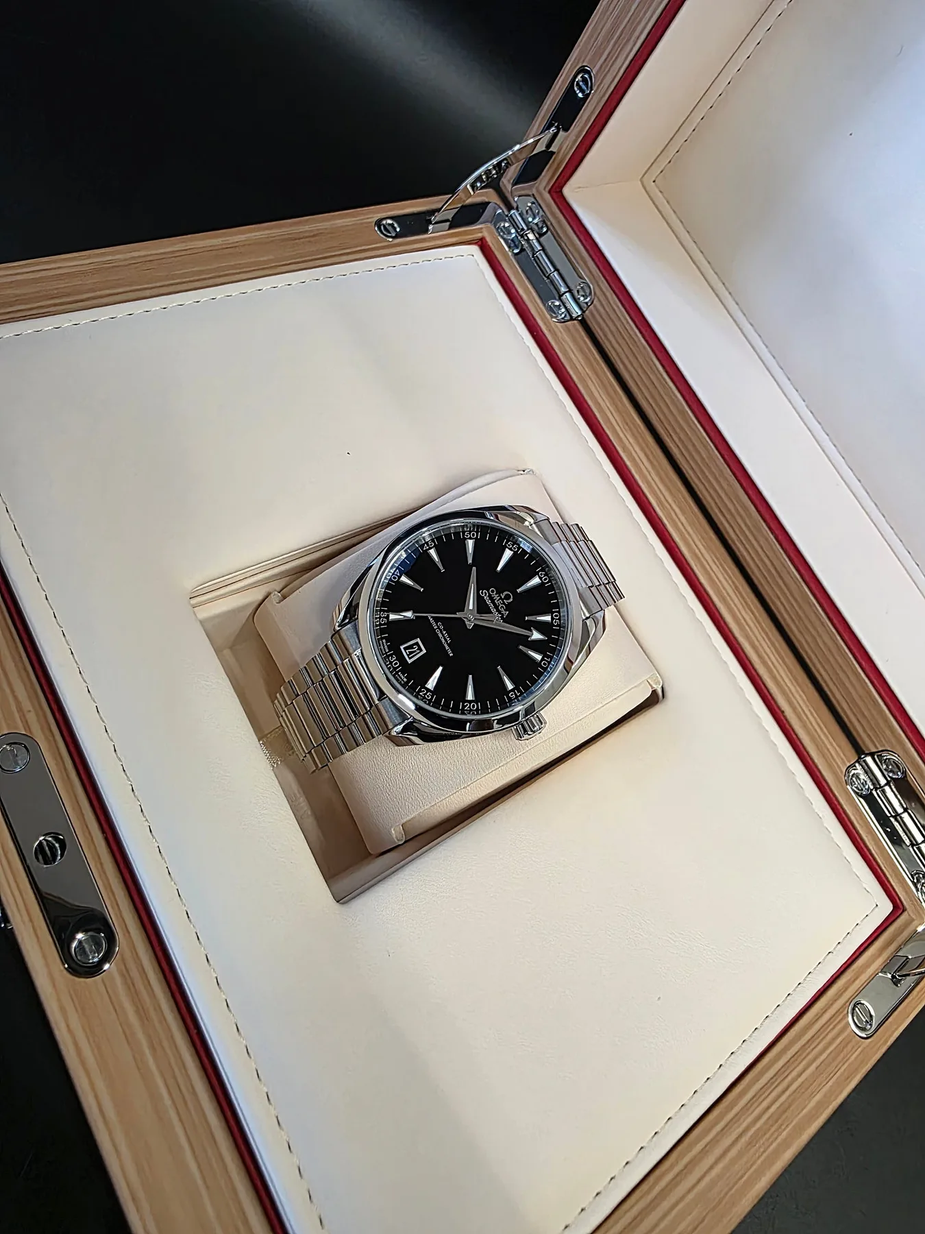 오메가 씨마스터 아쿠아테라 41mm 블랙 스틸 2026 사진 3
