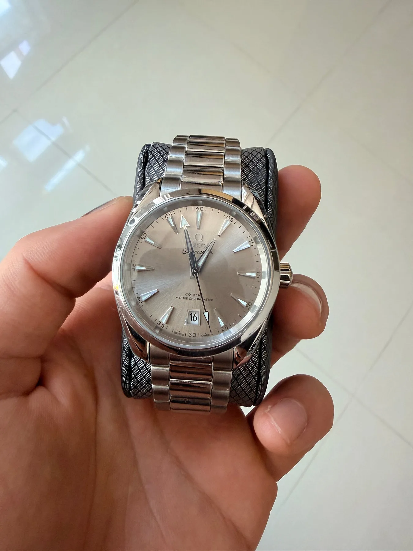 오메가 아쿠아테라 쉐이드 38mm 샌드스톤 2025 사진 3