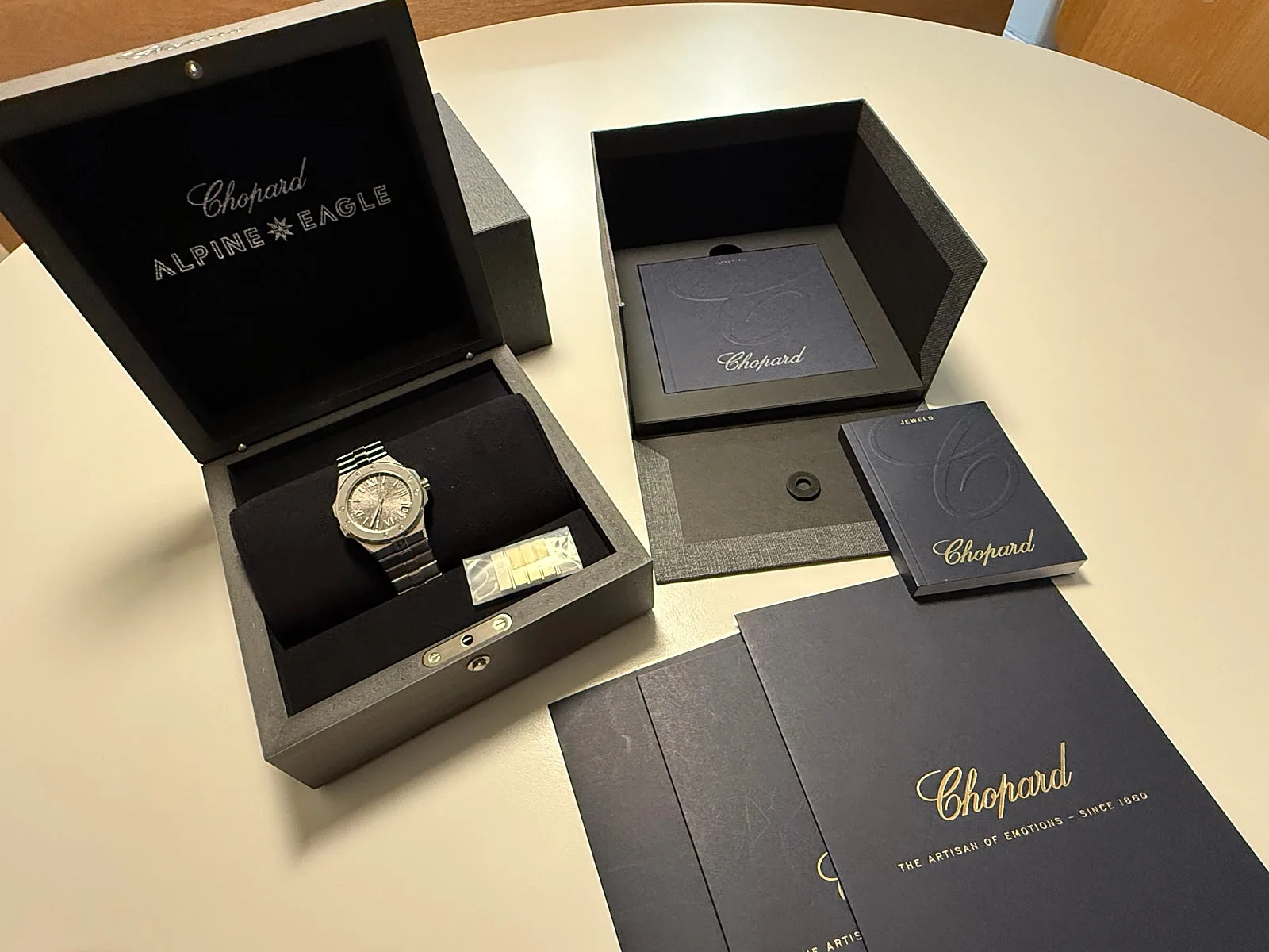 쇼파드 알파인이글 41mm 그레이 2022 사진 1
