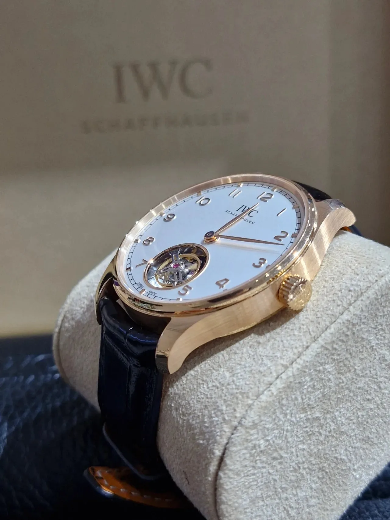 IWC 포르투기저 핸드 와인드 뚜르비옹 로즈골드 2024 사진 2