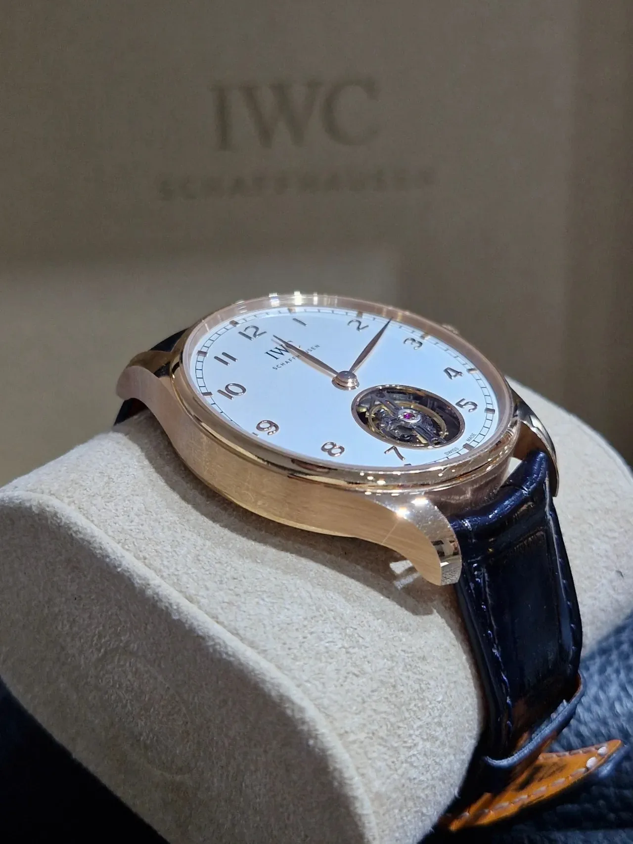 IWC 포르투기저 핸드 와인드 뚜르비옹 로즈골드 2024 사진 3