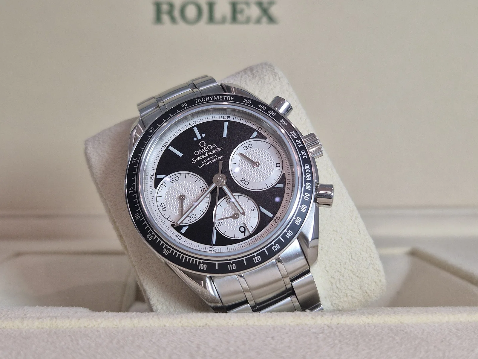 오메가 스피드마스터 검판 팬더 40mm 2022 사진 2