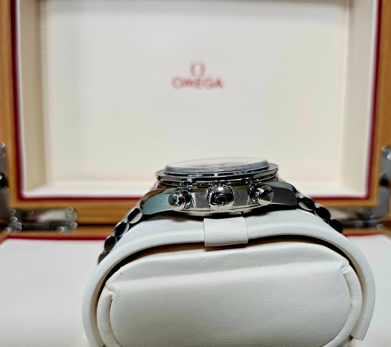 오메가 스피드마스터 38mm 검판 2026 사진 6