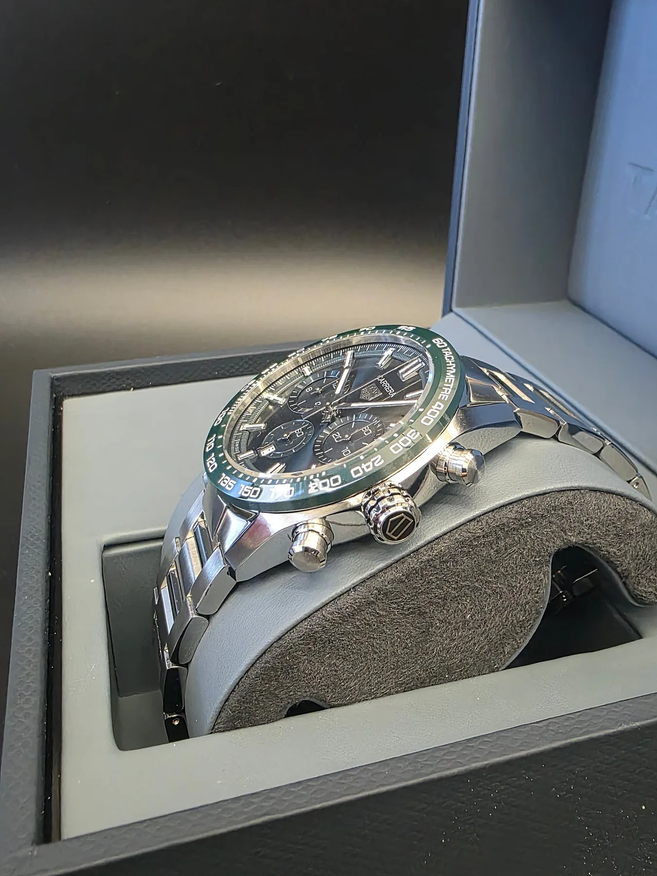 태그호이어 까레라 크로노그래프 44mm 그린 스틸 CBN2A1FN 2023 사진 4