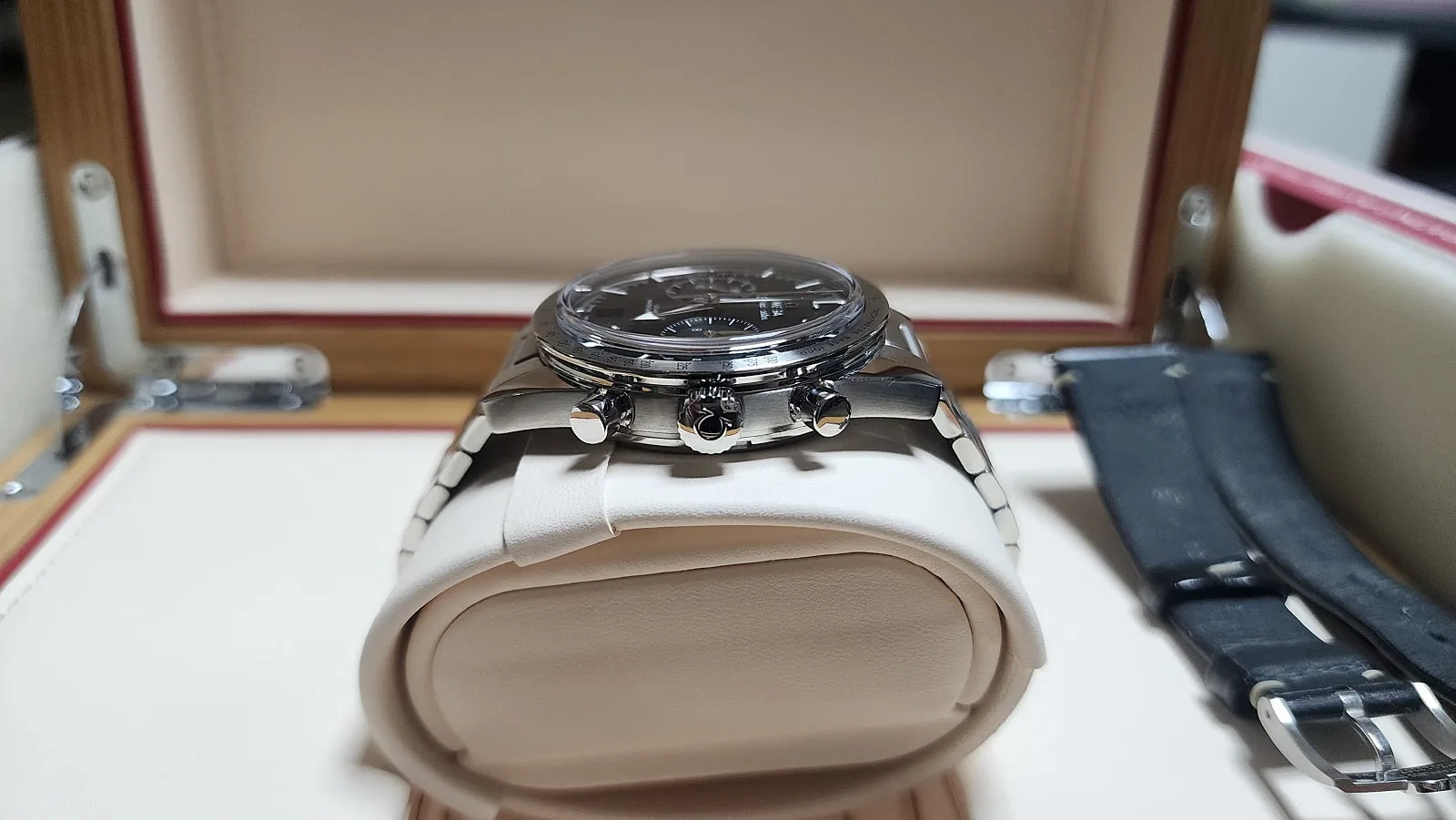 오메가 스피드마스터 57 40.5mm 그린 2023 사진 4