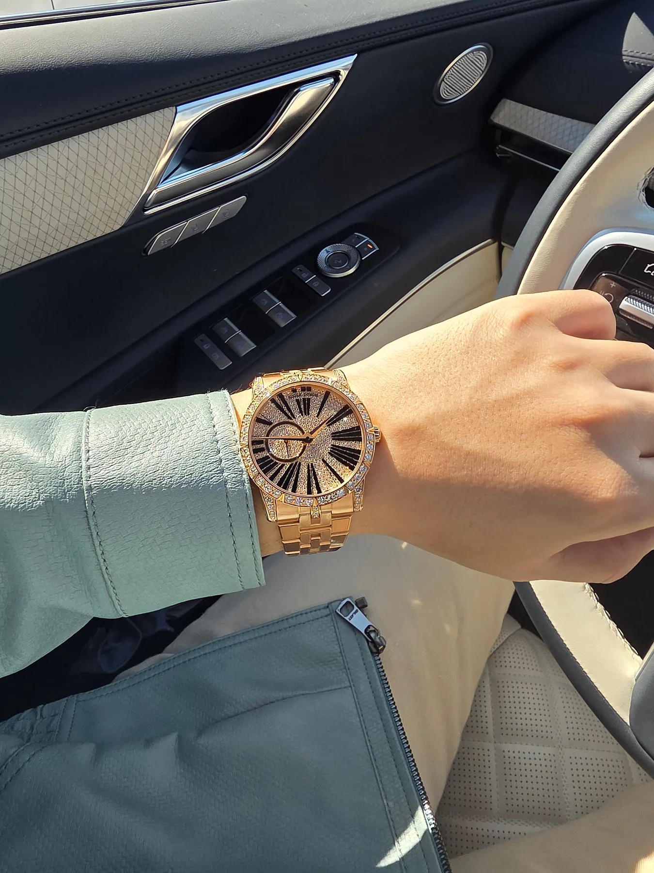 로저드뷔 엑스칼리버 DBEX0405 한정판 풀파베 42mm 금통 브레이슬릿 2023 사진 7