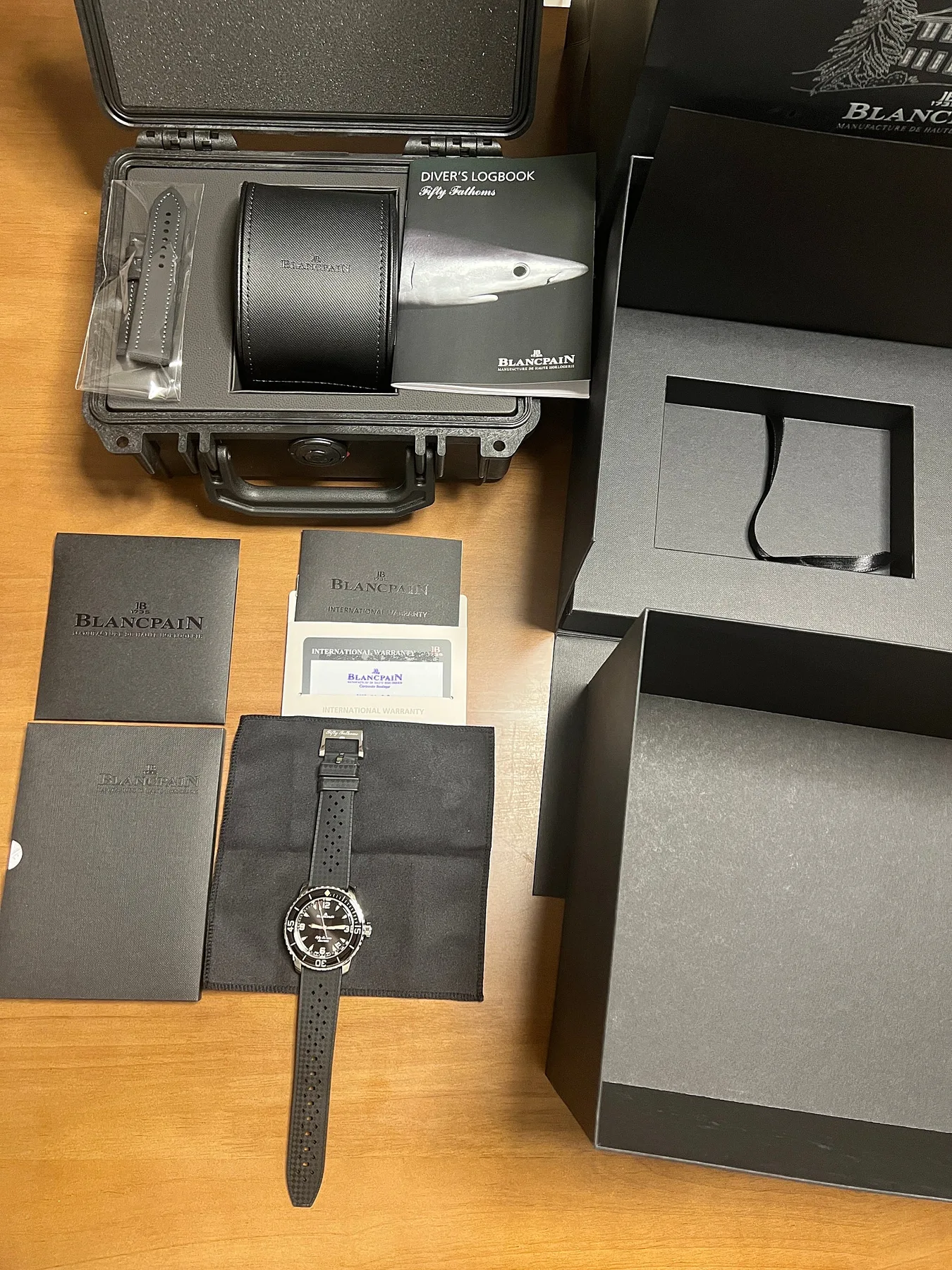 블랑팡 피프티패덤즈 검판 스틸 42mm 핀버클 러버 2026 사진 1