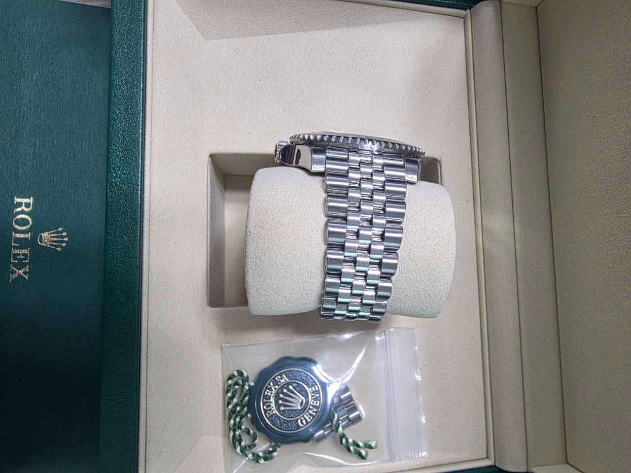 롤렉스 GMT MASTER 2 스틸 블랙 쥬빌레 M126710GRNR-0003 2025 사진 6