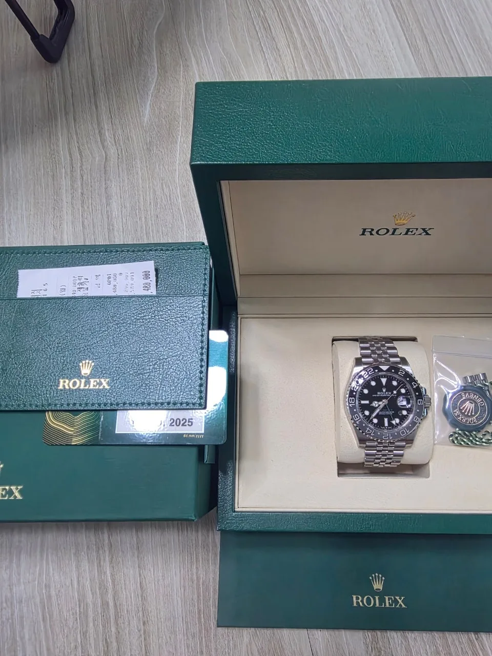 롤렉스 GMT MASTER 2 스틸 블랙 쥬빌레 M126710GRNR-0003 2025 사진 8