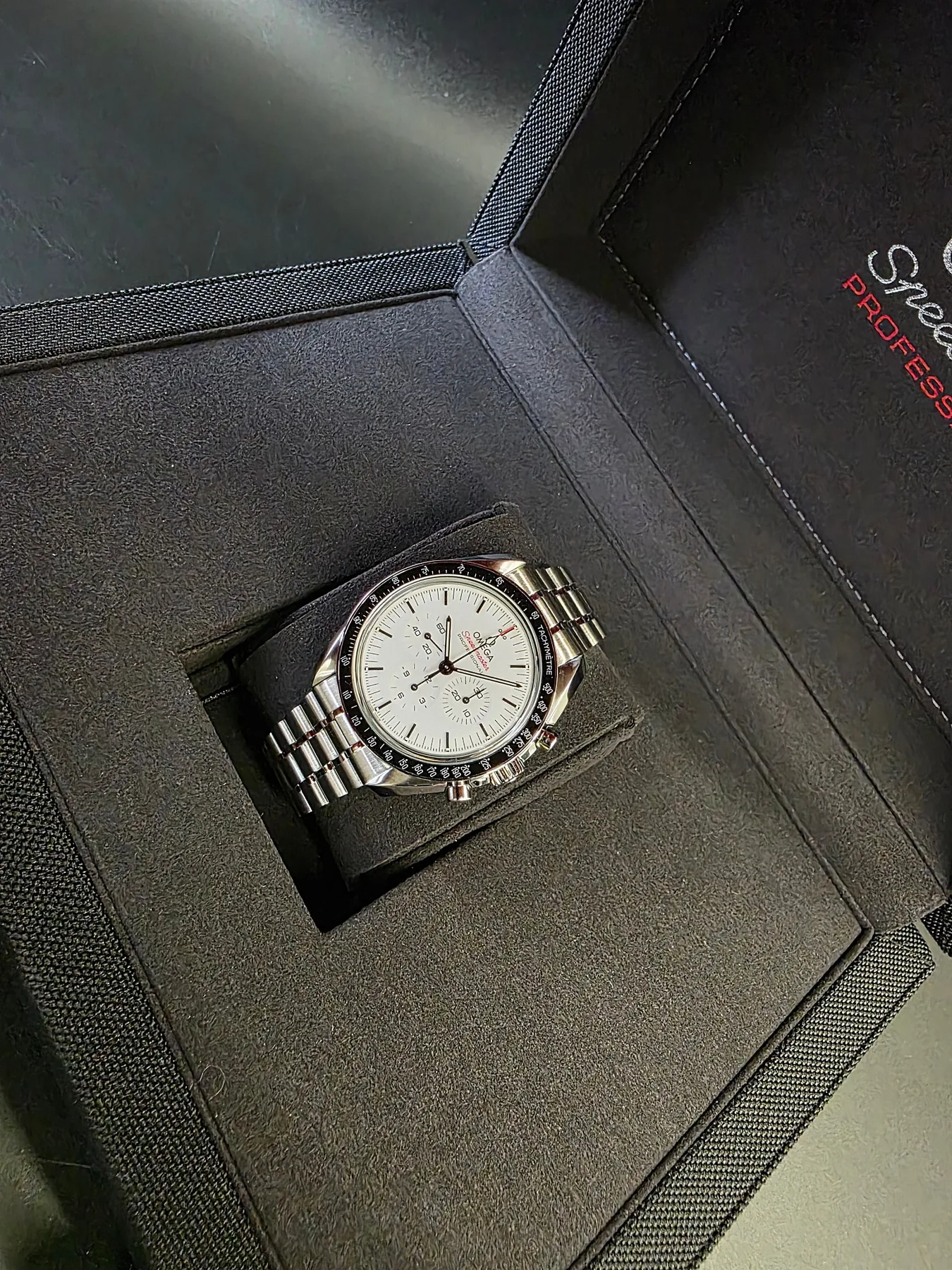 오메가 스피드마스터 문워치 프로페셔널 42mm 흰판 스틸 2025 사진 3