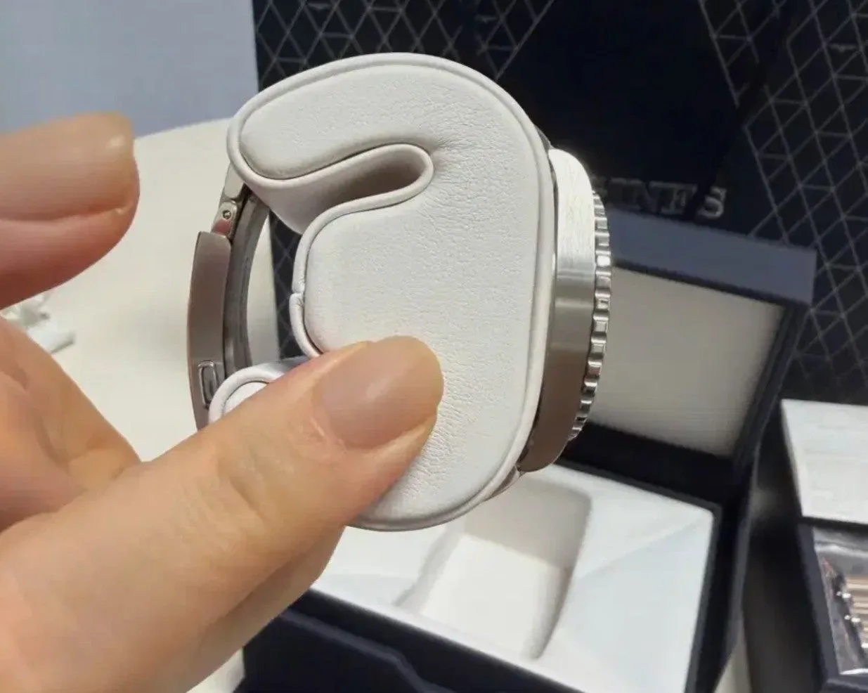 론진 하이드로콘퀘스트 39mm 블랙 2026 사진 8