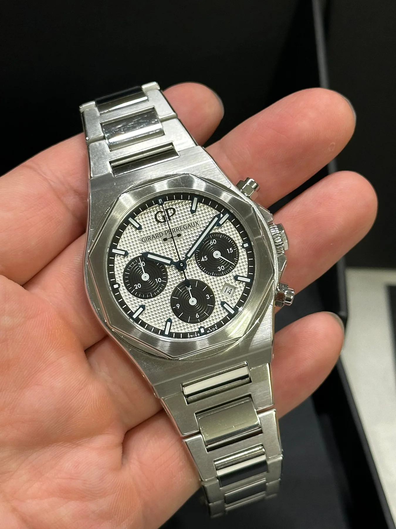 지라드페리고 로레아토 크로노그래프 42mm 팬더 2026 사진 1