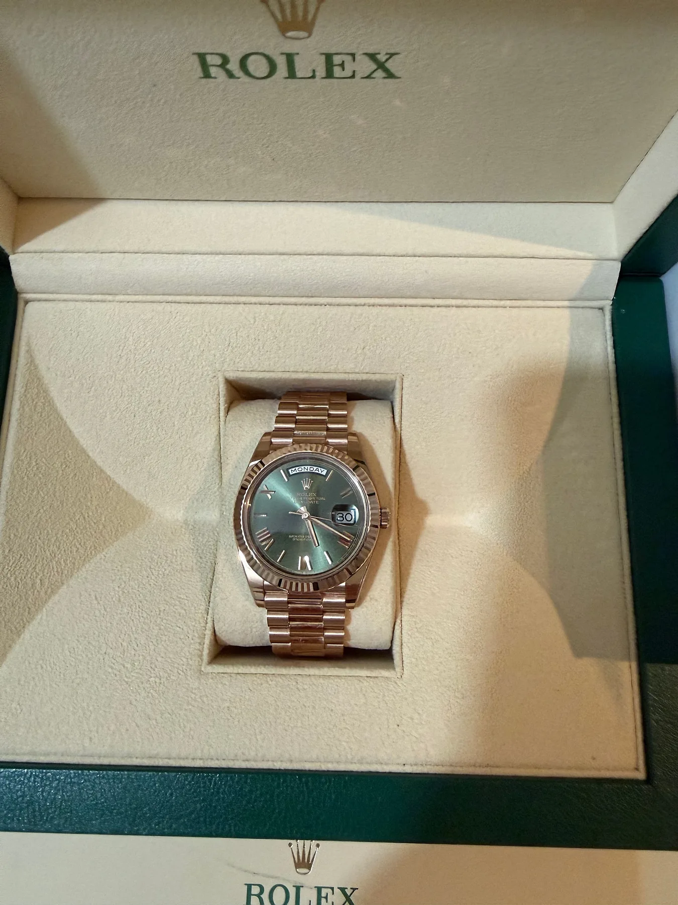 롤렉스 데이데이트 올리브그린 40mm 228235 2024 사진 3