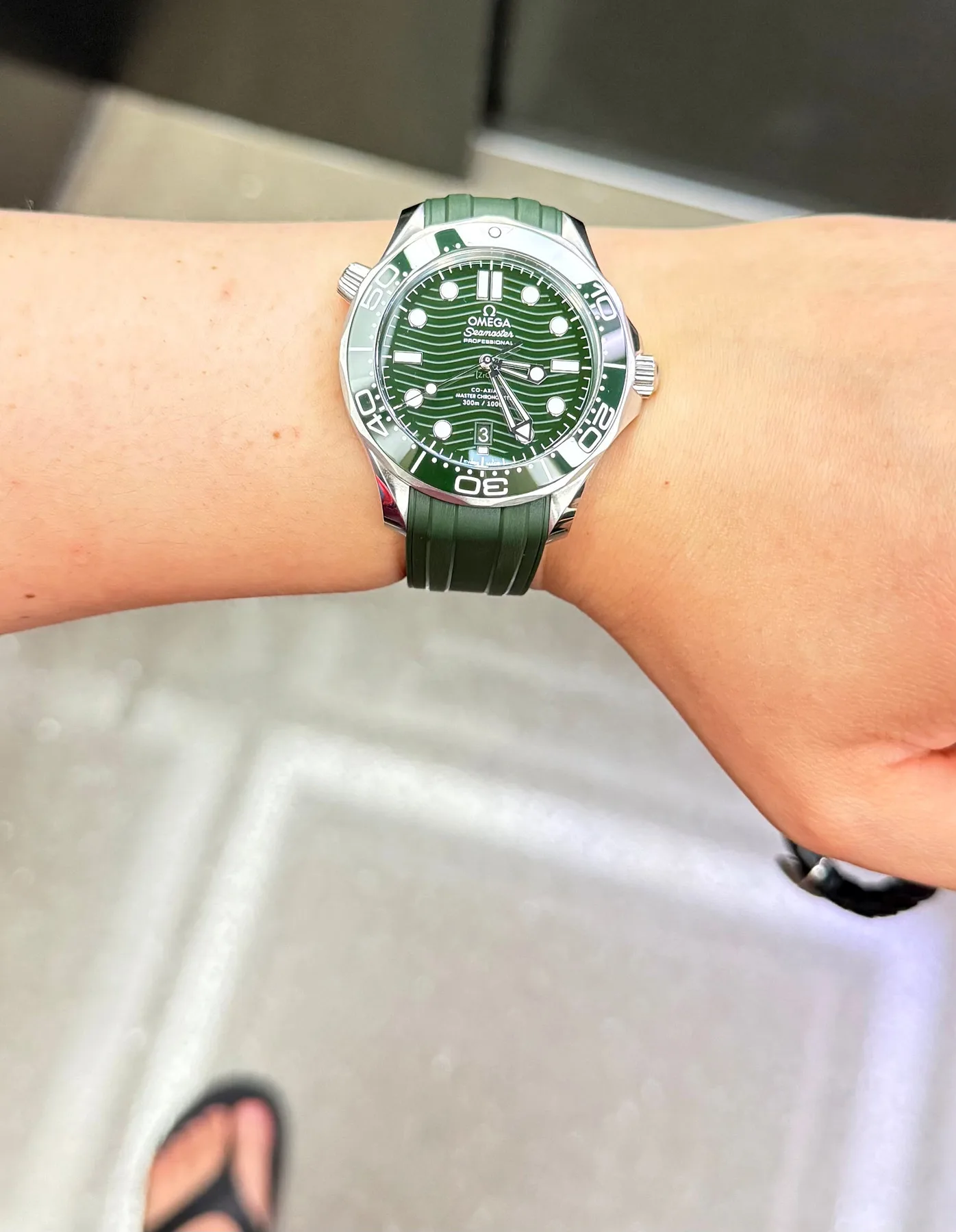 오메가 씨마스터300 그린 42mm 브레이슬릿 2024 사진 6