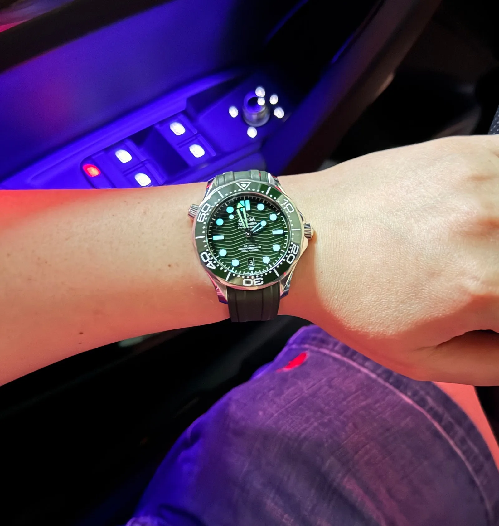 오메가 씨마스터 300 그린 42mm 브레이슬릿 2024 사진 2