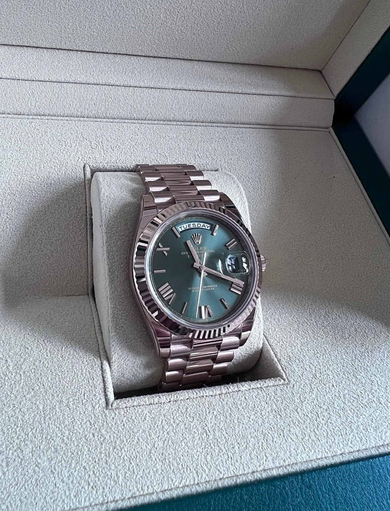롤렉스 데이데이트 올리브그린 40mm 에버로즈골드 2024 사진 5