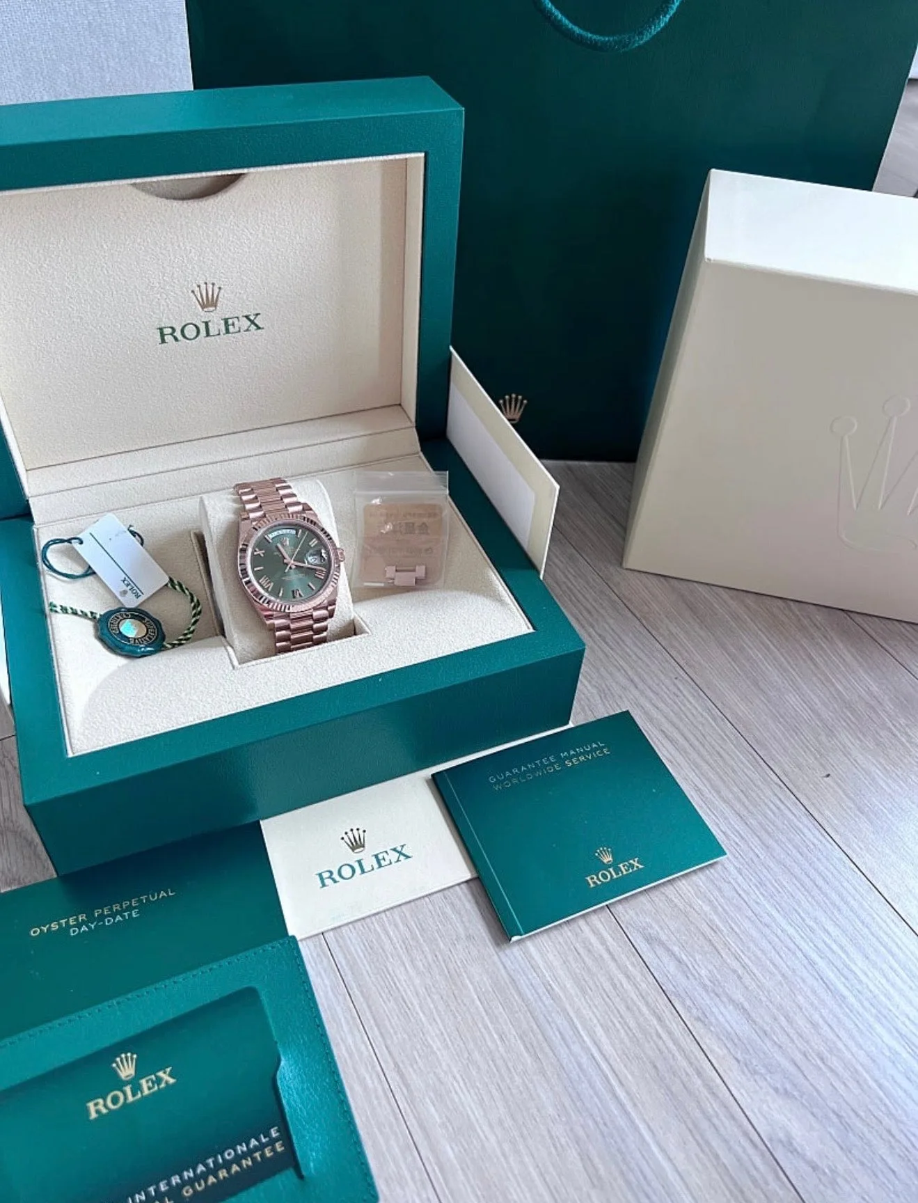 롤렉스 데이데이트 올리브그린 40mm 에버로즈골드 2024 사진 7