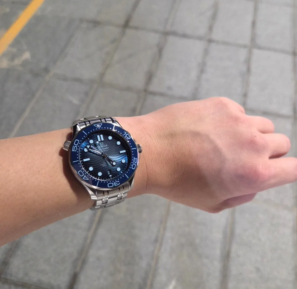 오메가 씨마스터 다이버 300 썸머블루 42mm 2023 사진 4