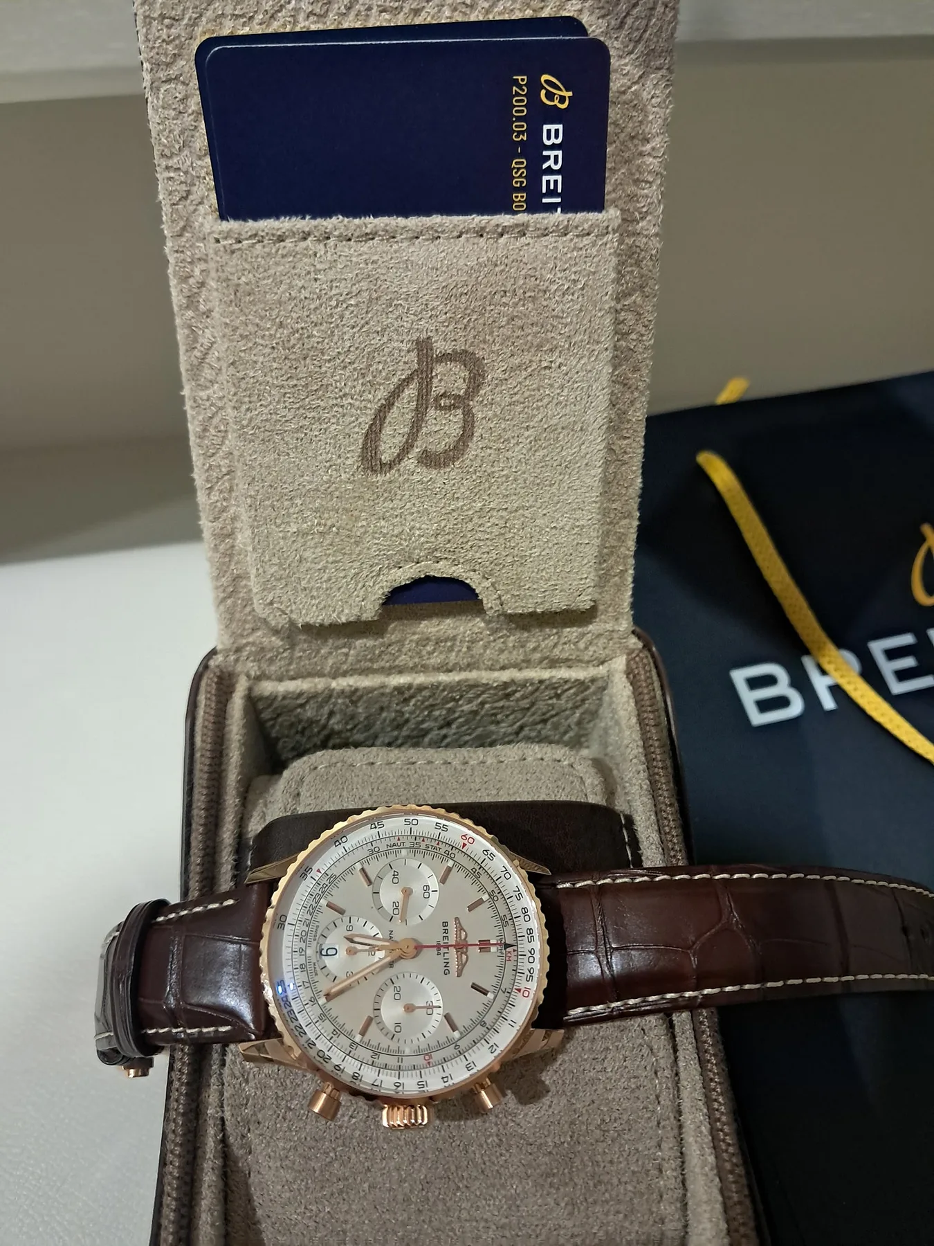 브라이틀링 네비타이머 B01 18K 골드 2026 사진 3
