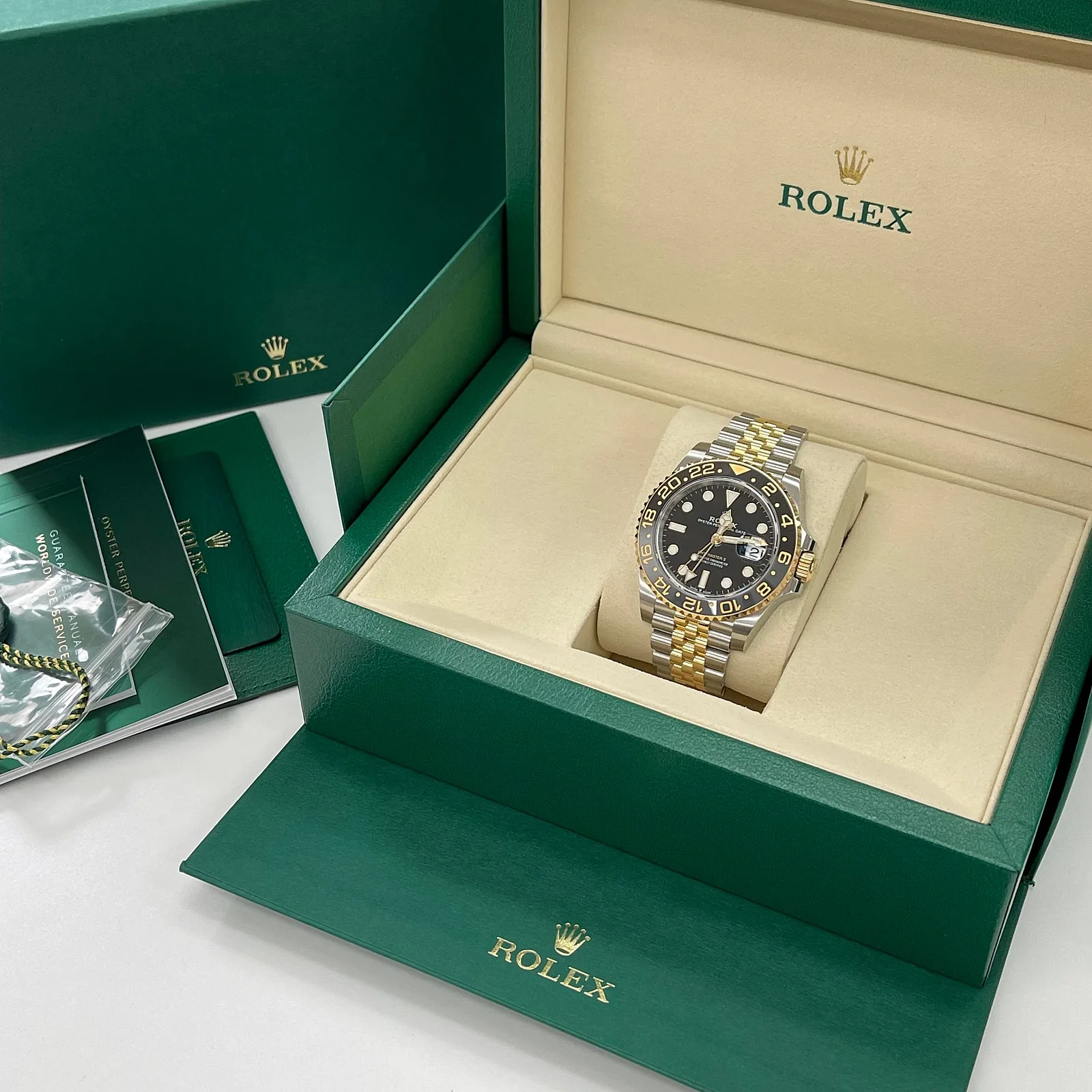 롤렉스 GMT MASTER 2 흑콤 쥬빌레 M126713GRNR-0001 2026 사진 1