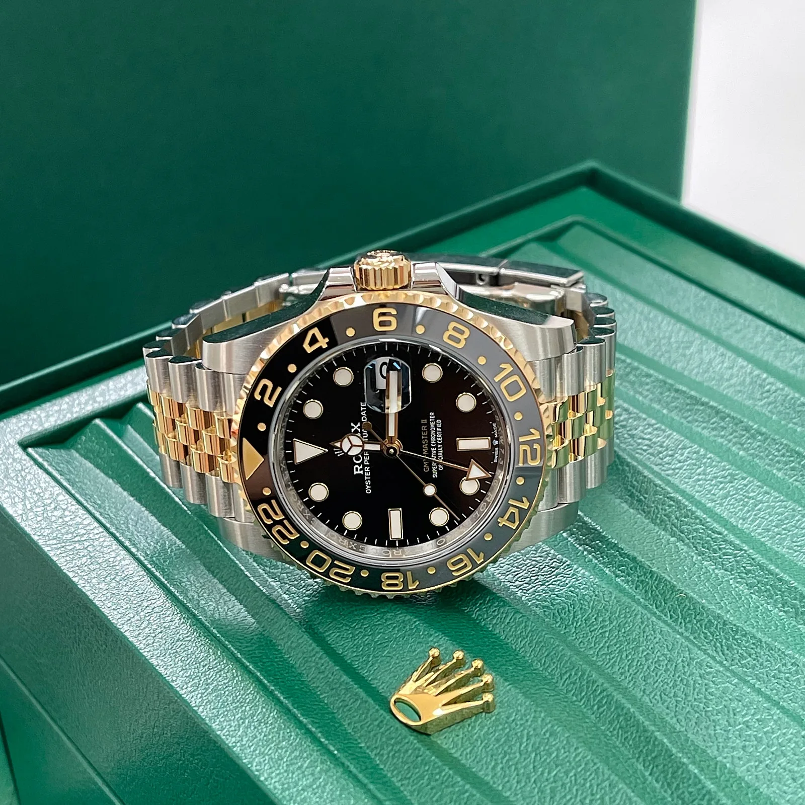 롤렉스 GMT MASTER 2 흑콤 쥬빌레 M126713GRNR-0001 2026 사진 5